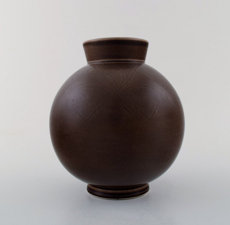 Aluminia fajance vase, brun glasur. Ca. 1940´erne.