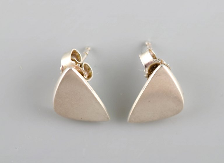 A pair of "Peak" ear studs in sterling silver by Georg Jensen.