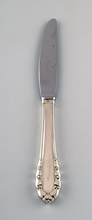 Georg Jensen "Liljekonval" middagskniv i sterlingsølv. 
