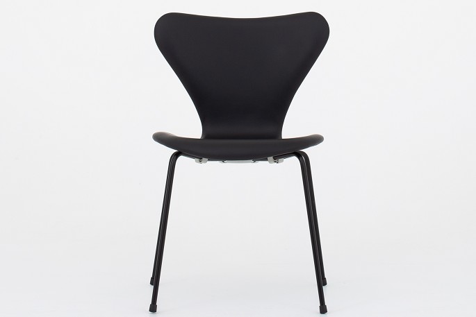 Arne Jacobsen / Fritz Hansen
AJ 3107 - Reupholstered 