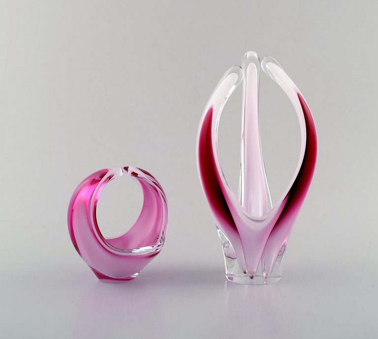 Paul Kedelv for Flygsfors. Set of 2 pink "Coquille Fantasia" vases. Swedish 
design, 1950s.