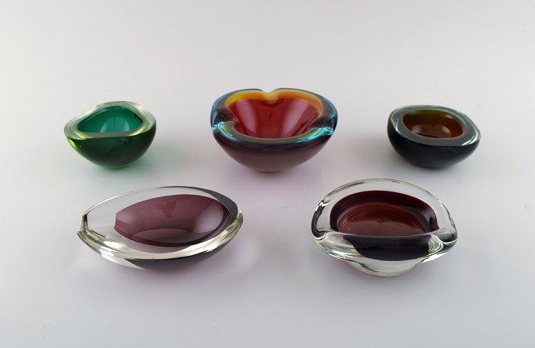 Samling på 5 "Sommerso" Murano skåle i mundblæst kunstglas, 1960´erne. 
