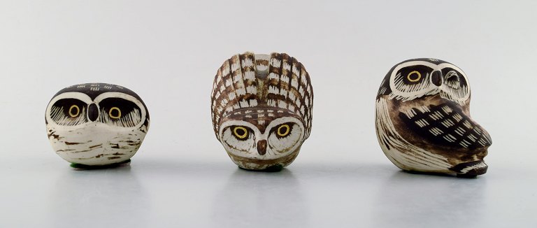 Gustavsberg studio hand, Edward Lindahl, 3 owls in ceramics.
