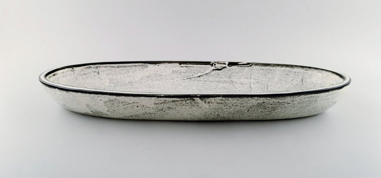 Svend Hammershøi for Kähler, HAK, Large dish in glazed stoneware.
1930 / 40