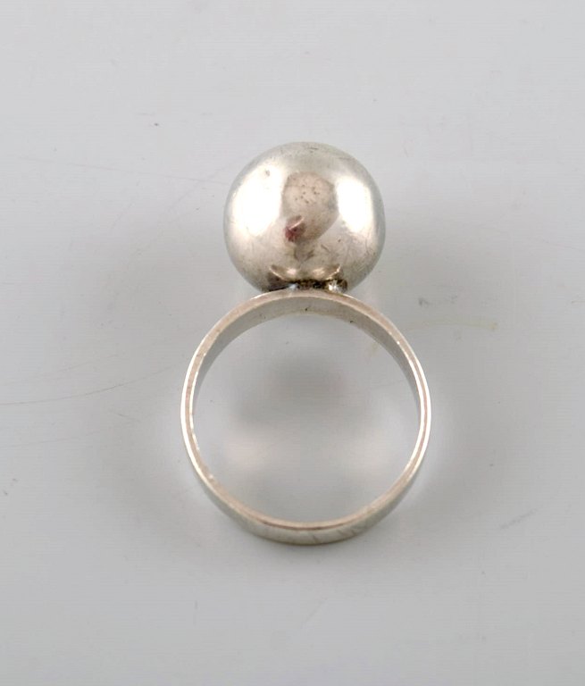 Carl Ove Frydensberg, Danish silversmith. Business in Copenhagen from 1949-1982. 
Modernist ring in sterling silver. Ca. 1960.