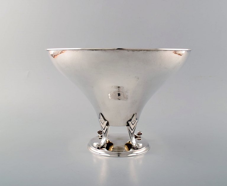 Karl Anderson (b. 1865, d. 1938). Stockholm silversmith. Large Swedish art deco 
silver (830) compote.  Dated 1929.