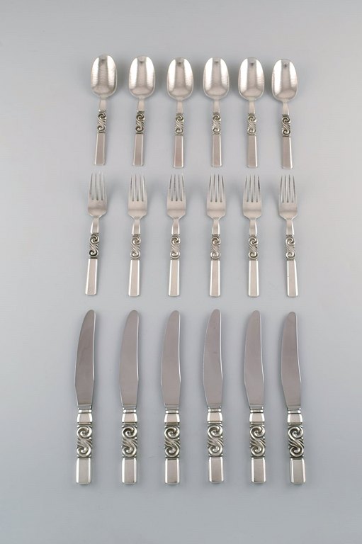 Georg Jensen. Cutlery, Scroll No. 22, Complete dinner service of hammered 
sterling silver.