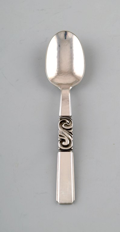 Georg Jensen. Bestik, Saga nr. 22, hammerslået Sterlingsølv. Teske. 4 stk på 
lager.