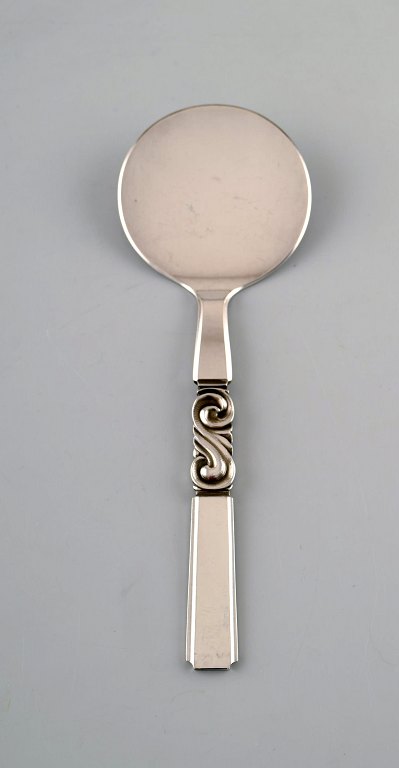 Georg Jensen. Bestik, Saga nr. 22, hammerslået Sterlingsølv. Serveringsspade.