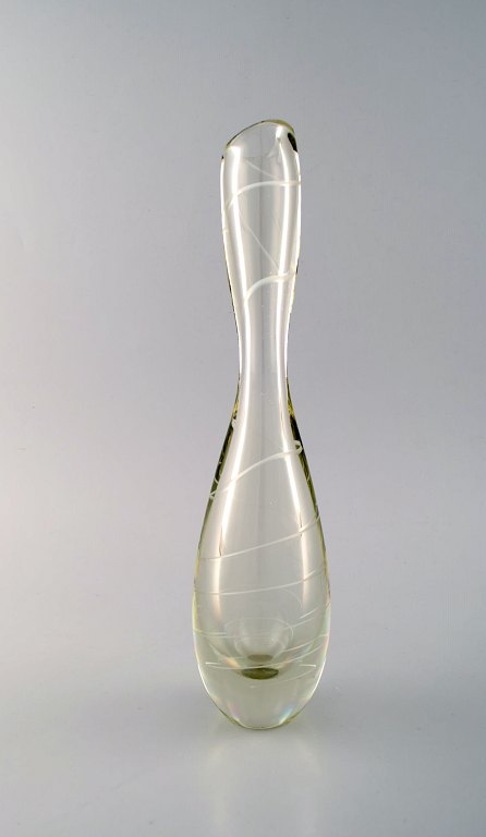 Mikko Helander for Humppila Lasi. Finsk kunstglas. Vase dekoreret med spiral. 
1960