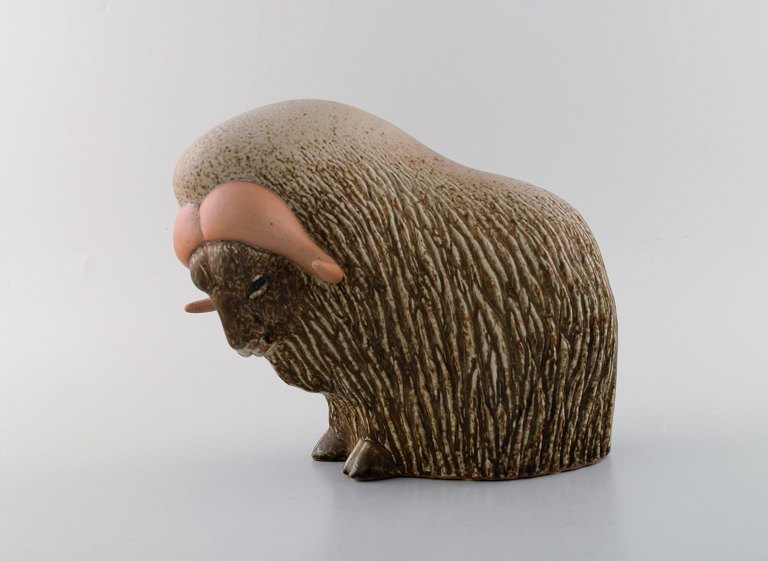 Paul Hoff for Gustavsberg Studio Hand. Musk ox in glazed ceramics. 1980