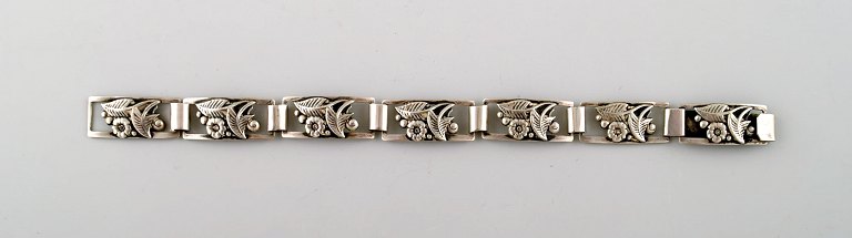 Modern Danish design. Bracelet in silver.
