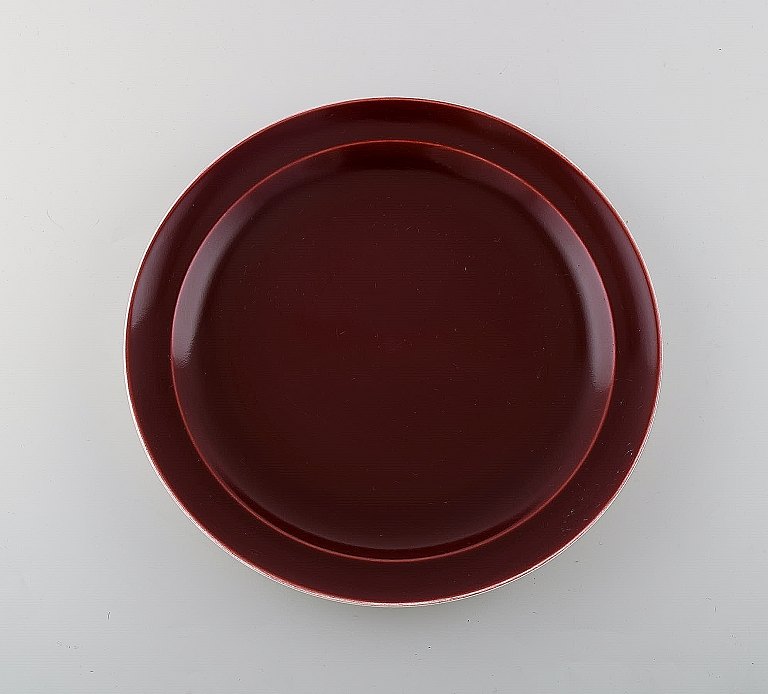 Confetti Royal Copenhagen / Aluminia faience. Dinner/ cover plate in burgundy 
red. 1940