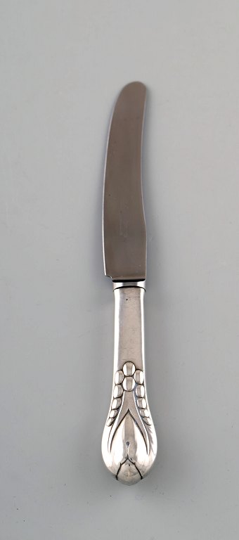 Evald Nielsen number 3, dinner knife in hammered silver (830). 1920