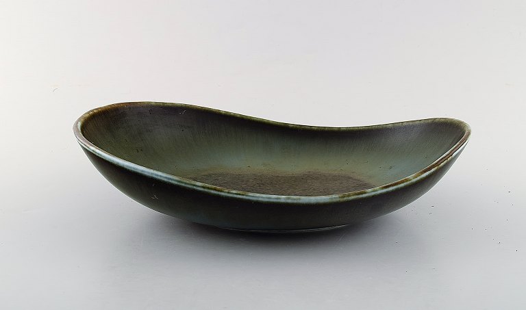 Carl-Harry Stålhane/Stalhane, Rörstrand / Rorstrand, large stoneware bowl. 
1950