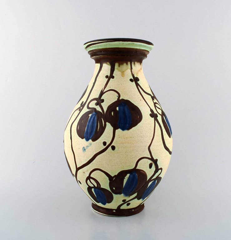 Kähler, HAK, glazed stoneware vase in modern design.
1930 / 40