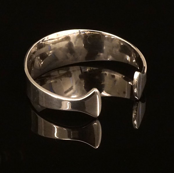 Hans Hansen, Dänemark, Armring, sterlingsilber. Masse innen: 5,3x5,3cm