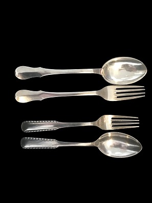 Evald Nielsen nr. 21, Georg Jensen Robe/PerleEvald Nielsen, Georg JensenSterling silverGood conditionNo. 21 - 325 DKK per piecePearl - 575 DKK per piece