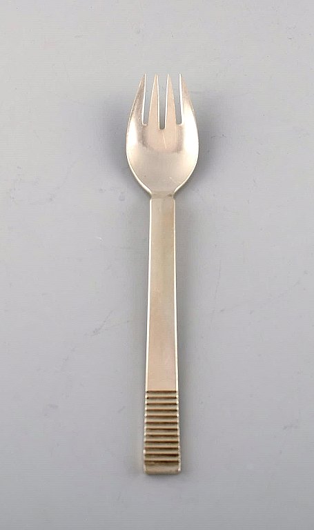 Georg Jensen Parallel. Fish fork in sterling silver. 1933-1944.
10 pieces in stock.
