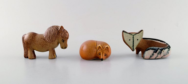 Lisa Larson for Gustavsberg. Three figures in glazed stoneware. Two foxes and 
one horse. 1970