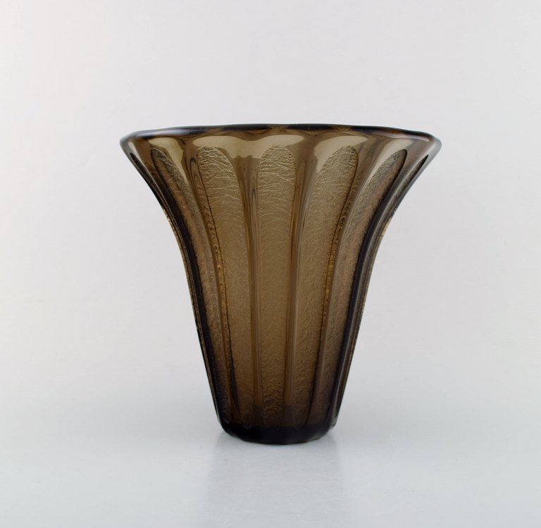 Daum Nancy art deco vase in smoke colored art glass. 1930