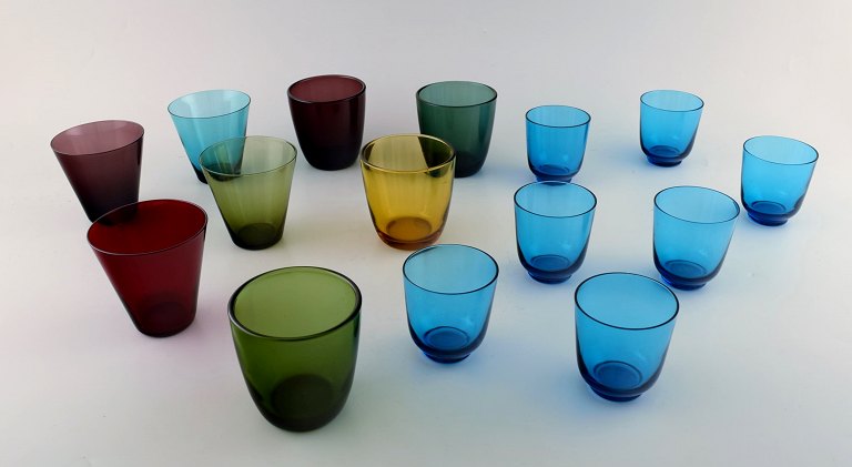 Kaj Franck (1911–1989) Nuutajärvi Glass Works, Finland, kunstglas. 15 mundblæste 
glas. Finland 1960/70´erne.
