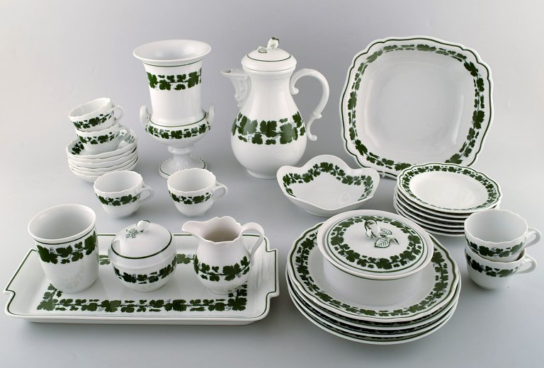 Meissen "Green Ivy Vine Leaf" Kaffeservice i porcelæn. Komplet til seks 
personer. 1940