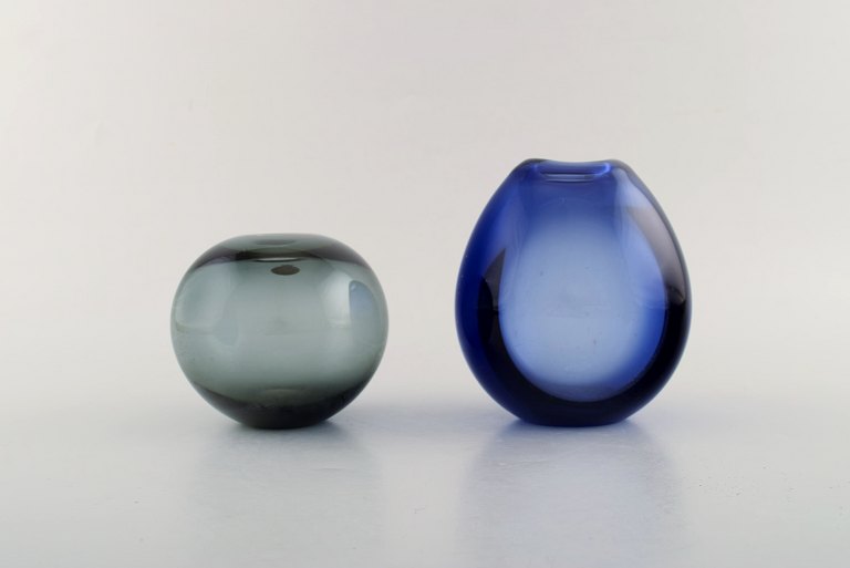 Per Lütken for Holmegaard. Two vases in art glass. Blue shades. Dated 1955.
