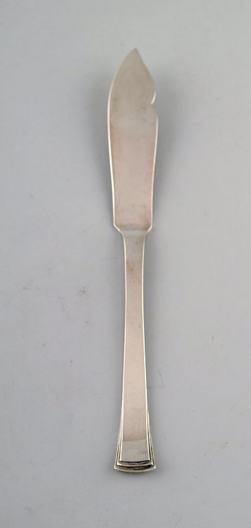 Evald Nielsen nummer 32 fiskekniv i tretårnet sølv. To stk på lager. 
