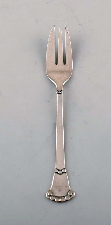 S. Chr. Fogh, 1912-1973. Danish silversmith. "Beaded" cake fork in hammered 
silver (830). 1930 / 40