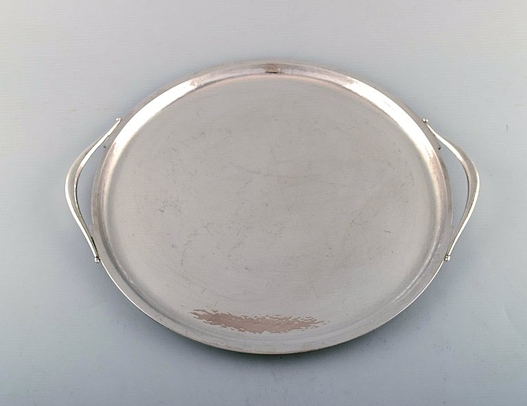 Harald Nielsen for Georg Jensen. Large art deco serving tray in hammered 
sterling silver. Model Number 847.