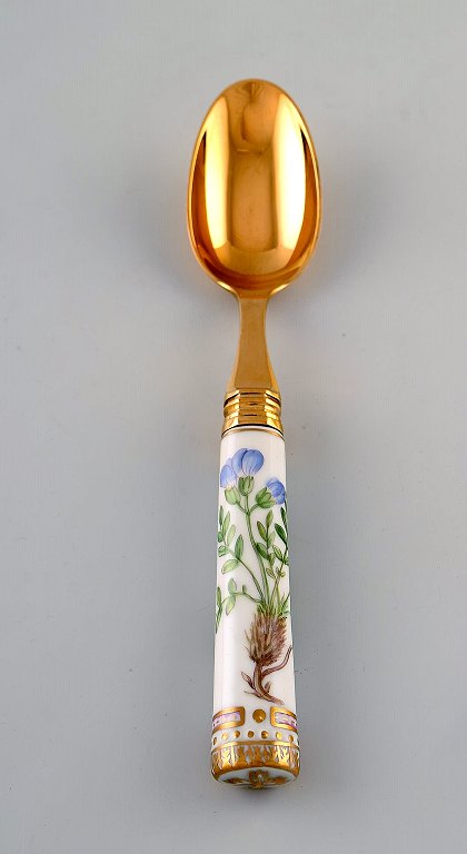 Michelsen for Royal Copenhagen. "Flora Danica" dinner spoon of gold plated 
sterling silver. Porcelain handle decorated in colors and gold with flowers.