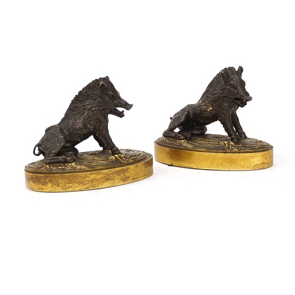 A pair of partly gilt Wild boars bronze figures. Italy circa 1860-80. H. 10,5cm. 
L: 14,5cm