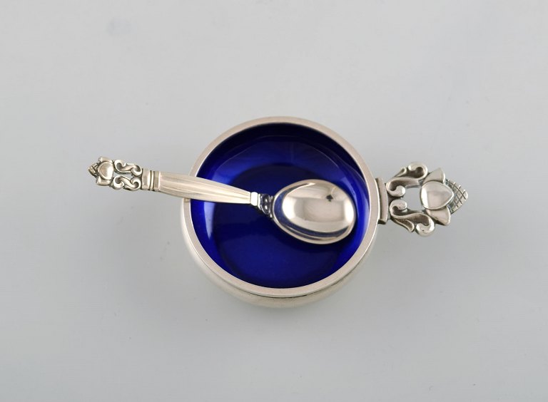 Johan Rohde for Georg Jensen. "Acorn" salt cellar in sterling silver with blue 
enamel and salt spoon.