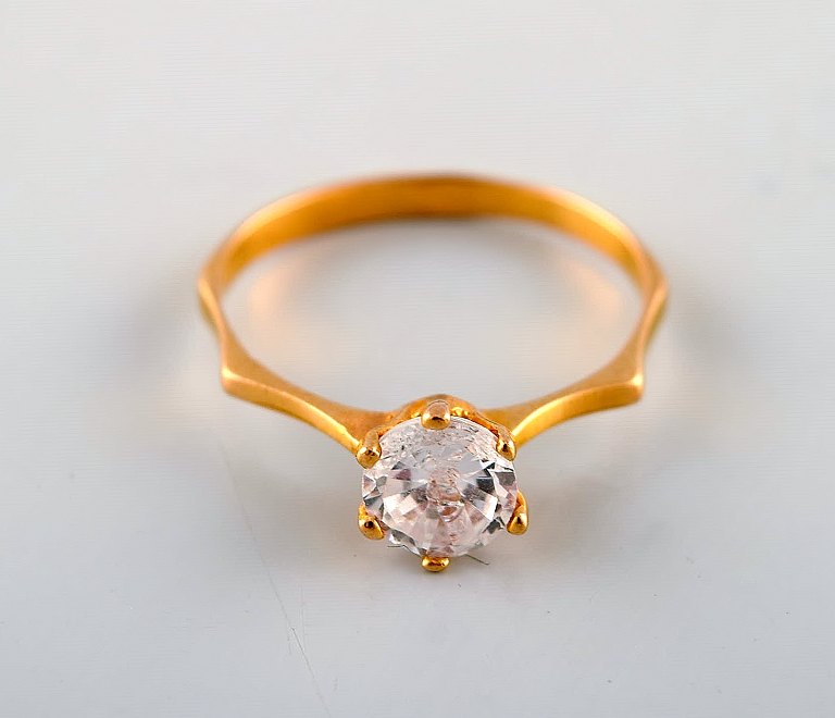 Swedish goldsmith. Modernist ring in 21 carat gold adorned with brilliant. 
1970