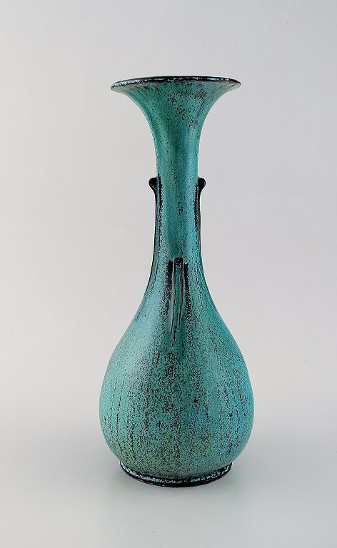 Svend Hammershøi for Kähler, Denmark. Large vase in glazed stoneware. Beautiful 
green black double glaze 1930 / 40