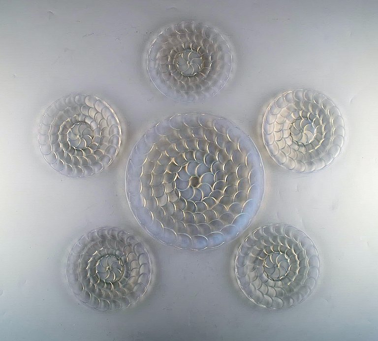 Five early and rare René Lalique plates and serving dish in art glass. 
Dated before 1945.