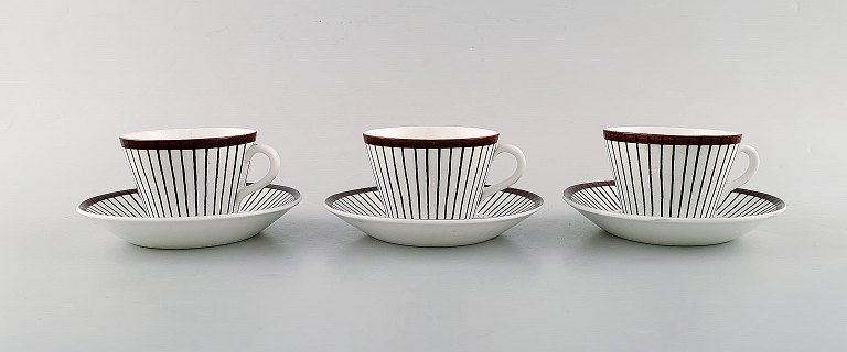 Stig Lindberg for Gustavsberg. Tre "Spisa Ribb" kaffekopper med underkop. 
1950/60