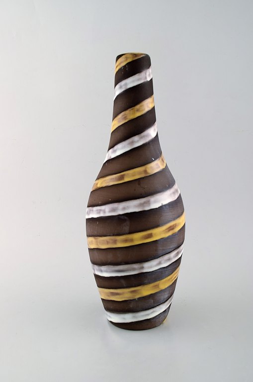 Ingrid Atterberg for Upsala-Ekeby. Large vase in glazed ceramics. Spiral design, 
mid 20th century.