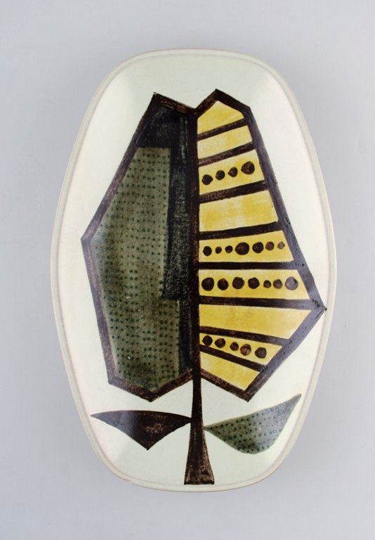 Carl-Harry Stålhane for Rörstrand. Large dish in glazed stoneware with floral 
motif. 1960
