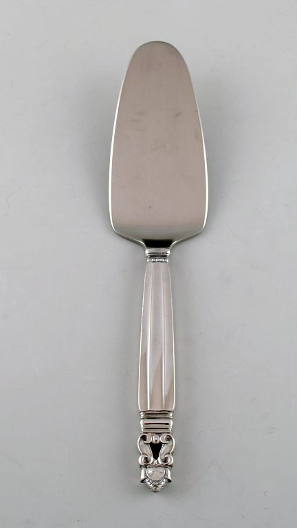 Georg Jensen "Acorn" serving spade in sterling silver and stainless steel.
Designer: Johan Rohde.