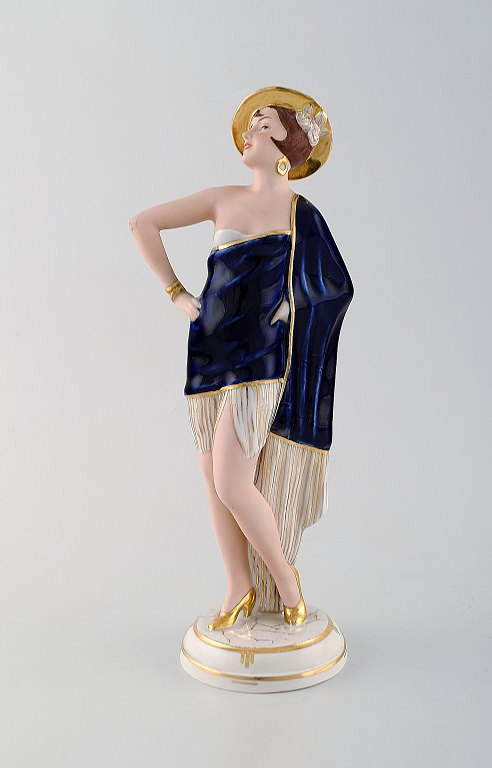 Art deco Royal Dux håndmalet porcelænsfigur. Poserende kvinde. Tjekkiet, 
1940