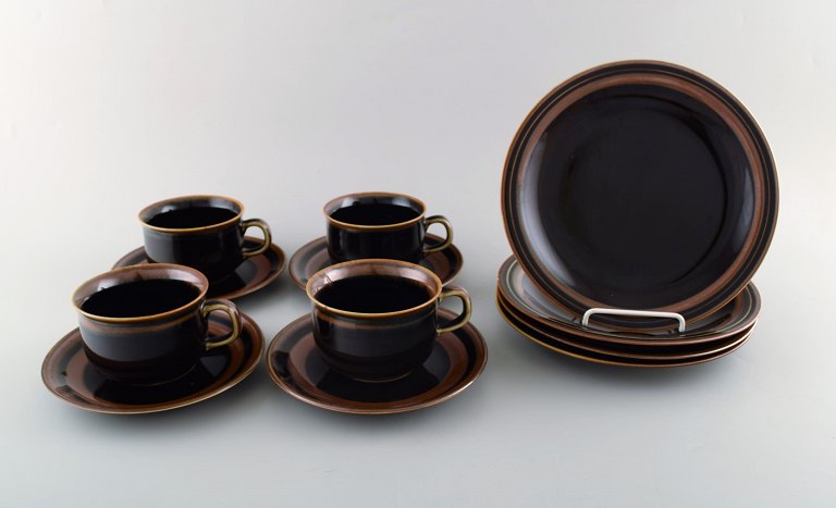 Carl-Harry Stålhane for Rörstrand. Set of four "Viking" teacups with saucers and 
four plates. 1960