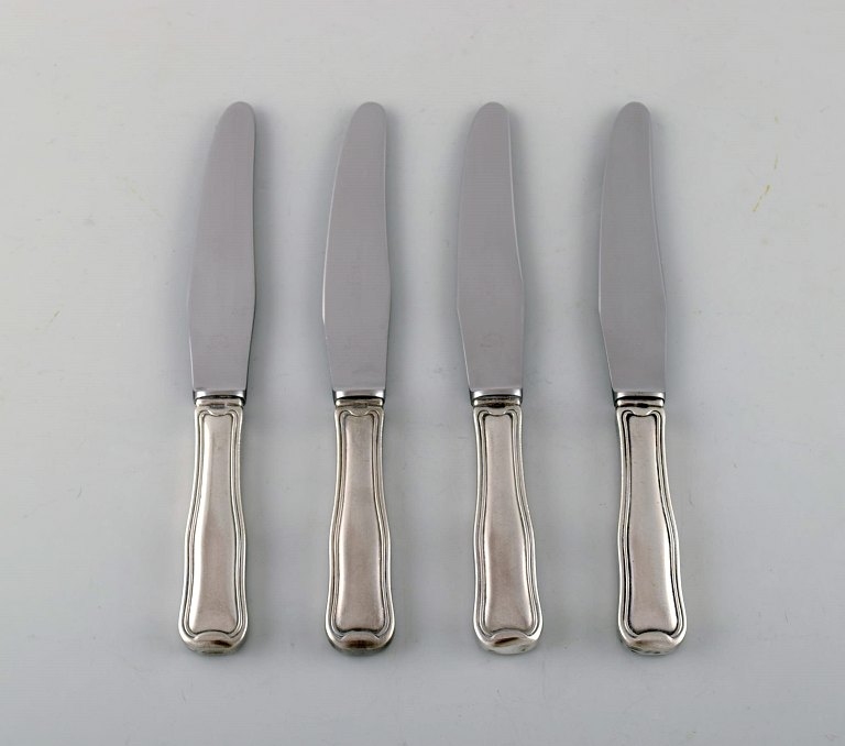 Georg Jensen Dobbeltriflet. Fire frokostknive i sterlingsølv og rustfrit stål. 
