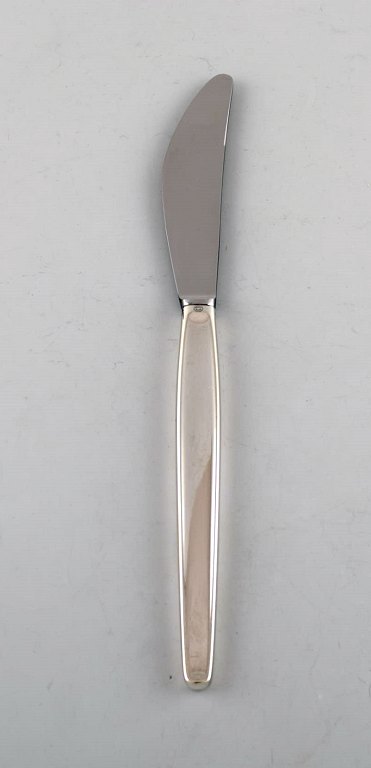 Tias Eckhoff for Georg Jensen. "Cypress" dinner knife in sterling silver and 
stainless steel.