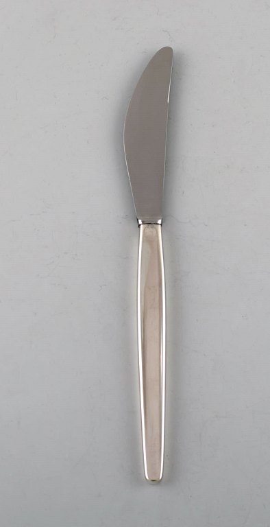 Tias Eckhoff for Georg Jensen. "Cypress" stor frokostkniv i sterlingsølv og rustfrit stål. 