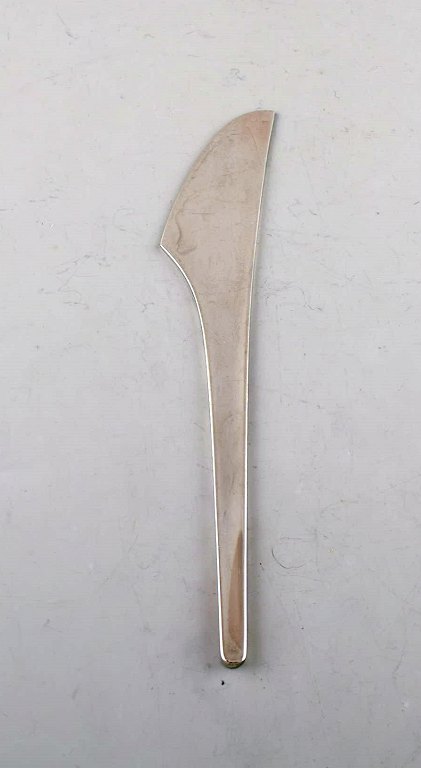Magnus Stephensen for Georg Jensen. Modernist "Argo" butter knife in sterling 
silver.