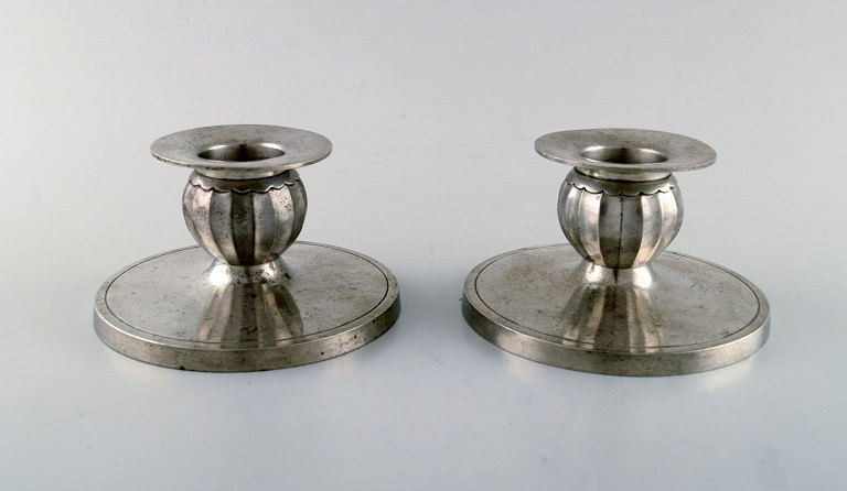 Just Andersen. A pair of art deco candlesticks in pewter. 1940