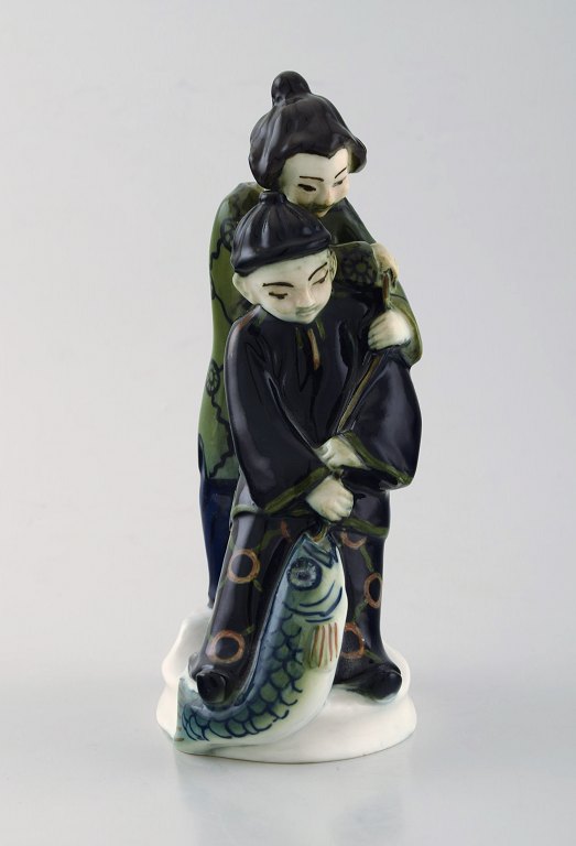 Nils Emil Lundström for Rörstrand. Sjælden porcelænsfigur. Japansk fiskerpar. 
1920