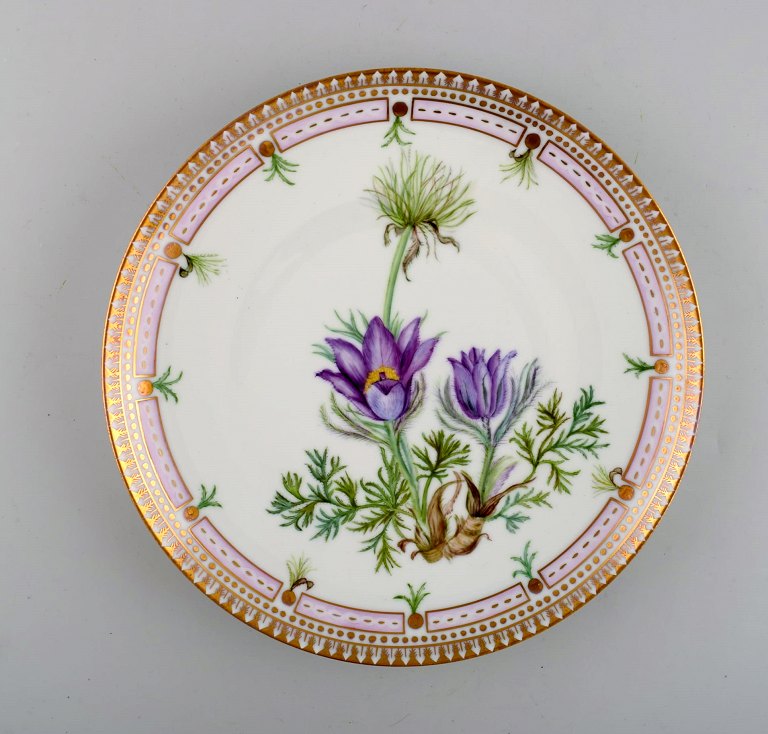 Bing & Grondahl. Hand painted Flora Danica dinner plate. Dated 1976.
